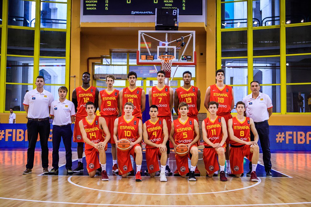 MovistarEstu's tweet photo. #U19M @bernatvs12 y @Zamo118 ya están en cuartos del Mundial tras ganar a Irán. Mañana 16:15 vs Argentina.  https://t.co/8VlGPUtgqb https://t.co/6njQogm3i0