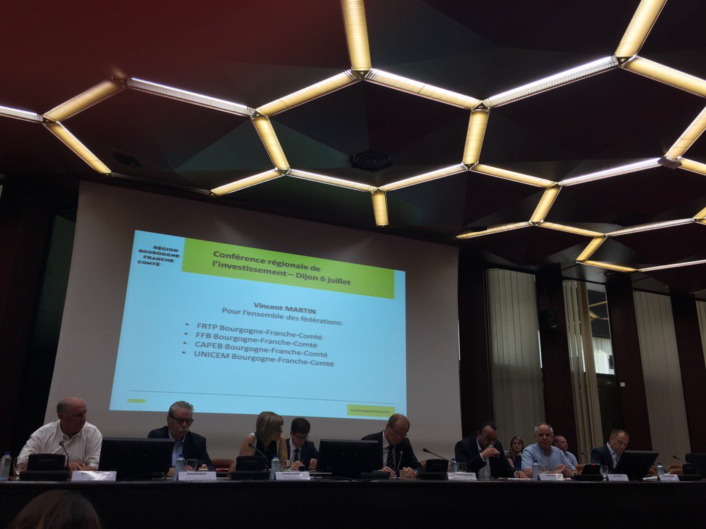 FRTPBourgogne's tweet photo. Intro des Professionnels Construction Conf Inv BTP #CRBFC #ETAT @FNTP_info @cavagneb @FFB_BFC @capeb @fedeUNICEM https://t.co/uyKTpsLUL9