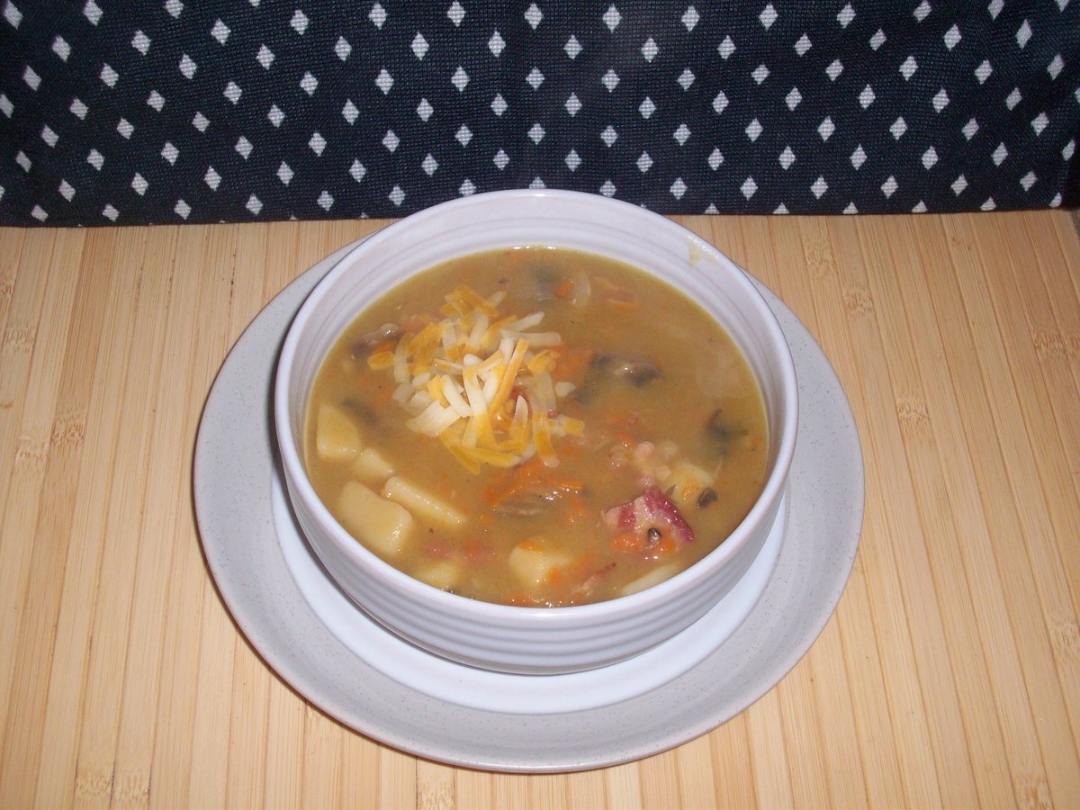 OverByTheRiver's tweet photo. Soup's on! Potato, Leek, Carrot, Mushroom, Bacon and Cheese. Hugs, xo #HomeMadeGood #GoodEats #Foodie #MadeFromScratch https://t.co/hIVr6LvY0I