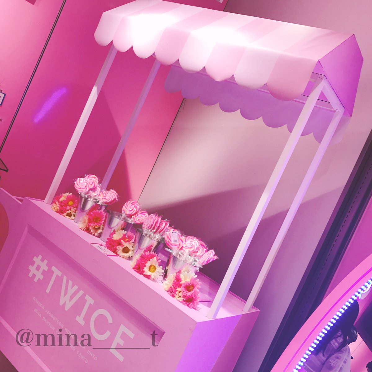 mina______t's tweet photo. TWICEのポップアップストア🍭💕
.
やっと来れたよ:;(∩´﹏`∩);:💗💗
最近毎日TWICEの動画みてる😍💭
.
ミナにもメンバーにも会いたいな🌷
.
.
#TWICE_109 
#TWICEすきな人RT 
#onceと繋がりたい 
#TWICE https://t.co/DWvp1livgk