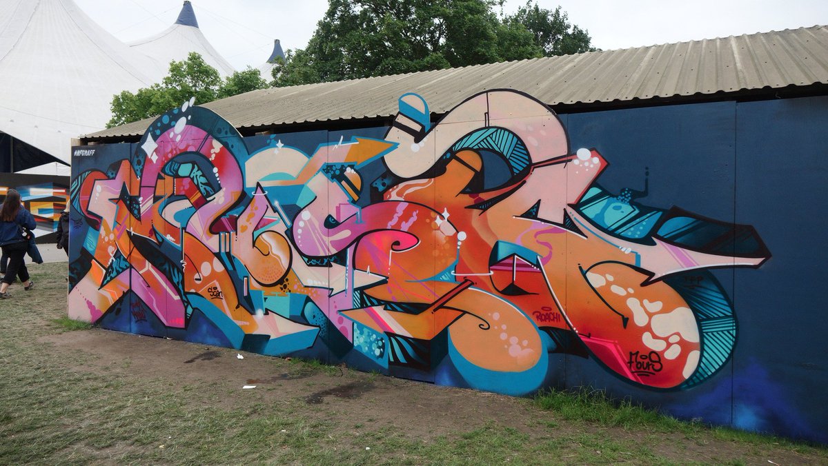 Metabunker's tweet photo. #Graffiti at Roskilde #rf17 @rapspotdk by @gbcratesfonzi74 &amp; @klausheinecke https://t.co/9thoaXwxKt https://t.co/ozA9hbWs50