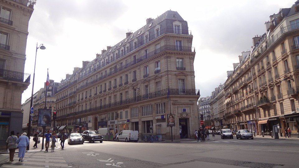 BeverlyIDF's tweet photo. Encadrement des loyers : à Paris, un propriétaire sur deux respecte les règles https://t.co/FnRbA3rsD2 https://t.co/n5ChMa9F0a