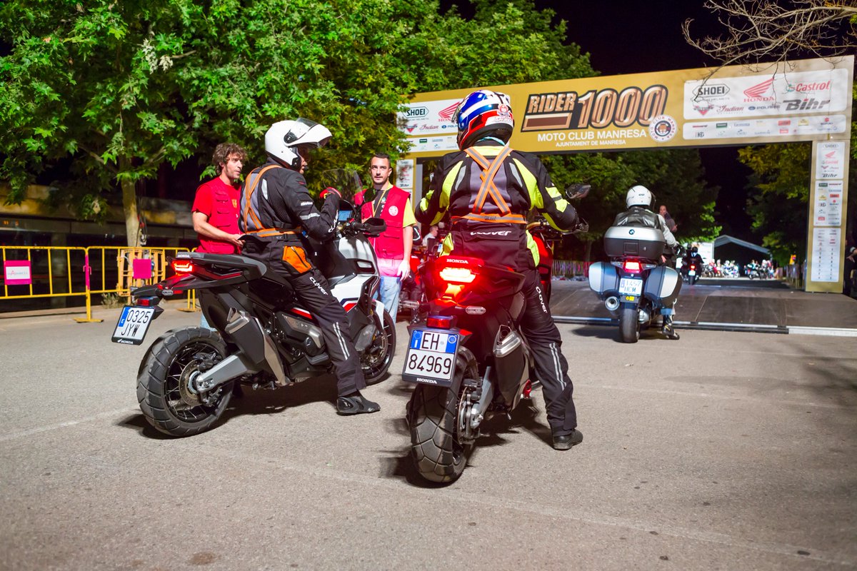 motosnet's tweet photo. Crónica y vídeo de nuestra particular @Rider1000_  600 km de curvas con 2 @HondaMotosES X-AVD: https://t.co/sroelKPivn por @EduFdezMaso https://t.co/nPMl7MuMeb
