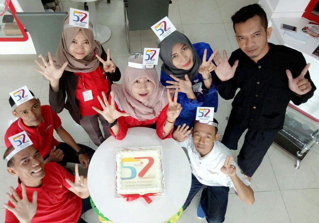 lozeg's tweet photo. Selamat ulang tahun Telkom ke 52, jayalah Telkom Indonesia #Huttelkom52treg2 https://t.co/LgO4PQpoWU