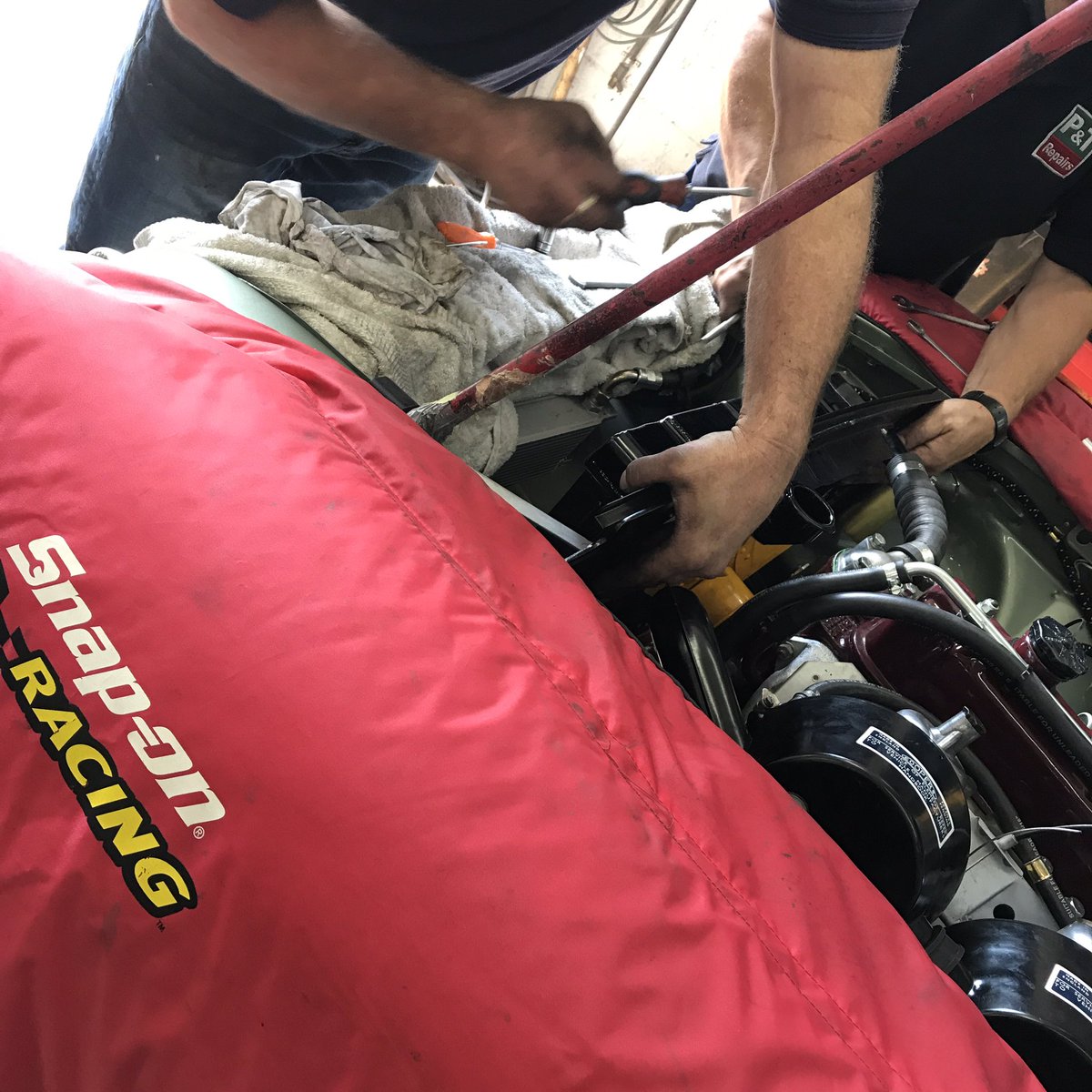 PT_Repairs's tweet photo. Reinstalling engine after a gear box change in a 1964 MGB Berlinette

#classiccars #carrestoration #carbodyshop #mgb #byfleet #surrey https://t.co/aIaVA8N8W5