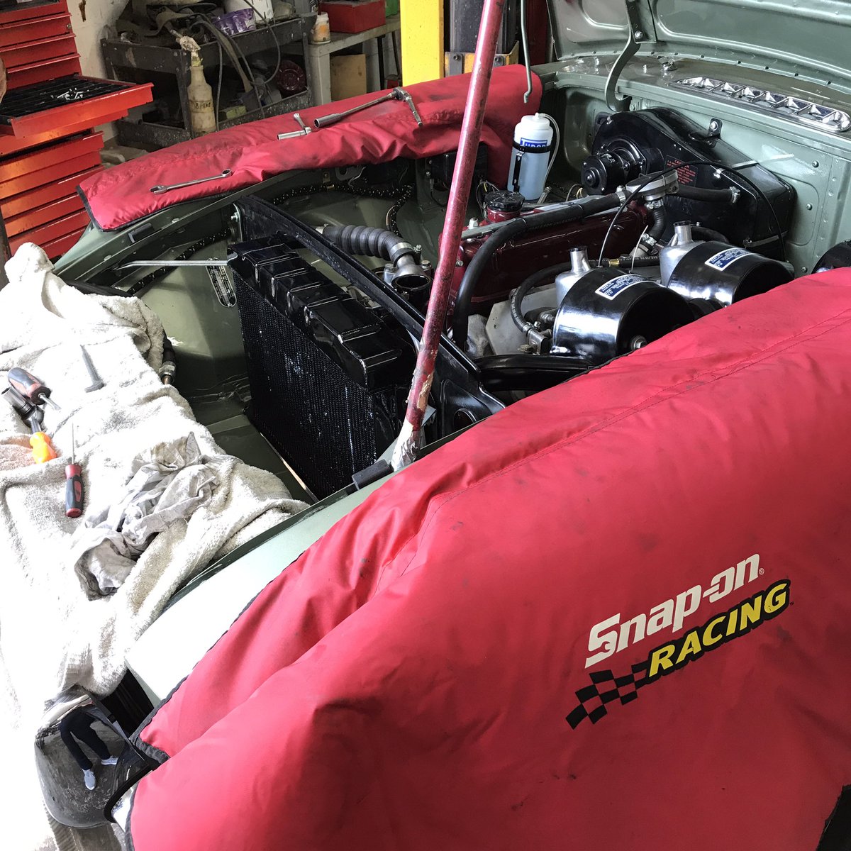 PT_Repairs's tweet photo. Reinstalling engine after a gear box change in a 1964 MGB Berlinette

#classiccars #carrestoration #carbodyshop #mgb #byfleet #surrey https://t.co/aIaVA8N8W5