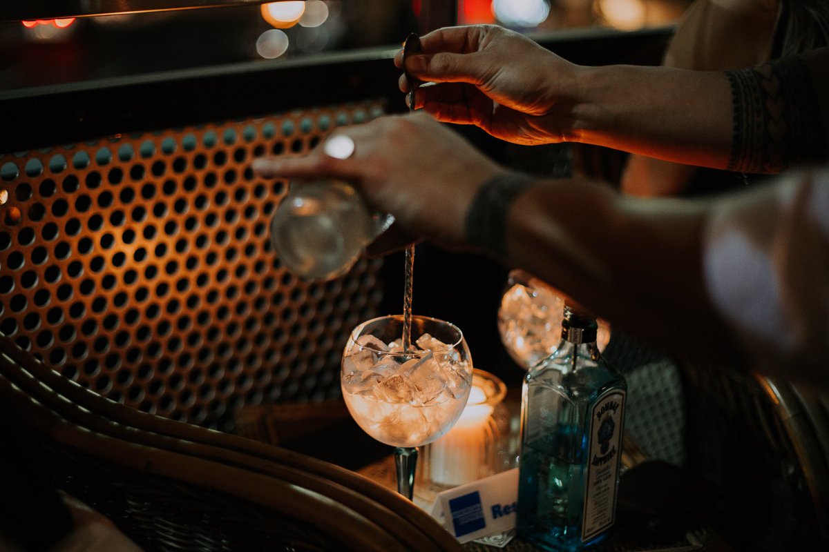 PortOfficeHotel's tweet photo. Upstairs at #PortOfficeHotel right now, #gincocktails on the verandah – straight from the #cocktailcart – at #TheThursdayClub. #brisbanebars https://t.co/30xIFeEjag