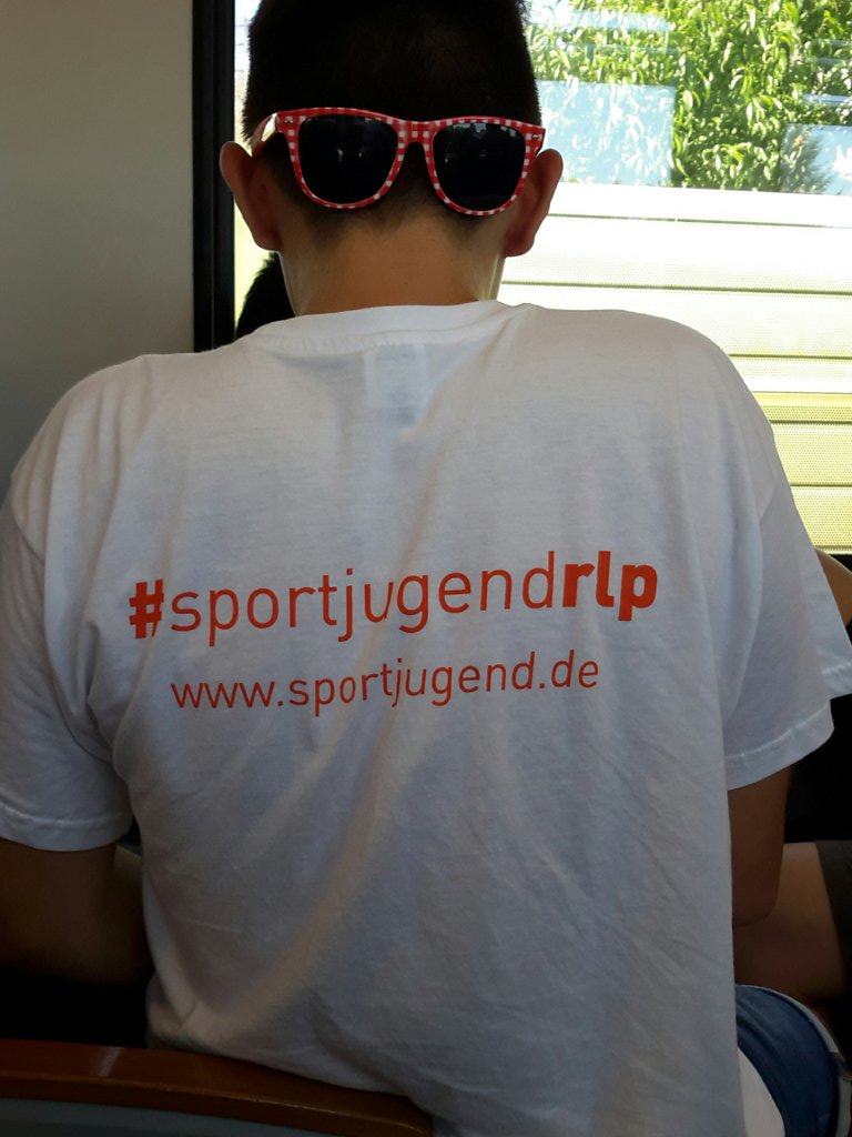bit_hwk_koblenz's tweet photo. #sportjugendrlp @sportjugend Die Jugend des TuS 1904 Himmighofen macht #ferienamort und fährt zum Zoo nach Frankfurt. https://t.co/9bUTXuJF5h