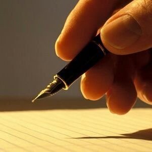 القلم الذي ينزف أثناء الكتابه تأكد بأن صاحبة قد جرح عشرات المرات