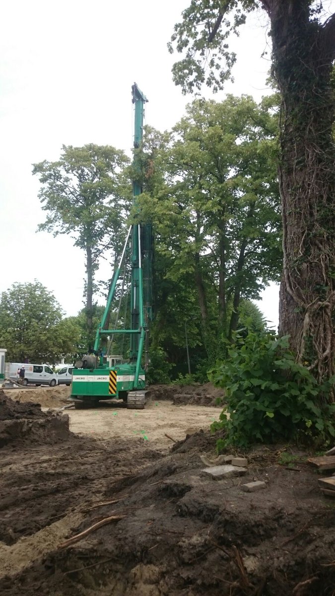 JacboNL's tweet photo. Veilig werken staat bij #Jacbo hoog in het vaandel. Een stabiele bouwput met voldoende werkruimte is hierbij essentieel #uitdagingen https://t.co/Qb760nM8Vw