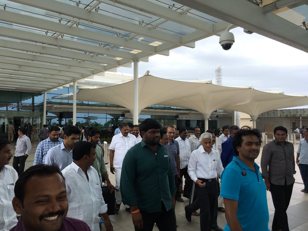 NaniChinnuu's tweet photo. @VSReddy_MP garu landed in Gannavaram for #YSRCPPlenary @chevireddyysrcp @LAppireddy @tbr_ysrcp @YSRCParty @YSRCPUSA @YSRCPNRI @ysrcpdmo https://t.co/0WS76end8m