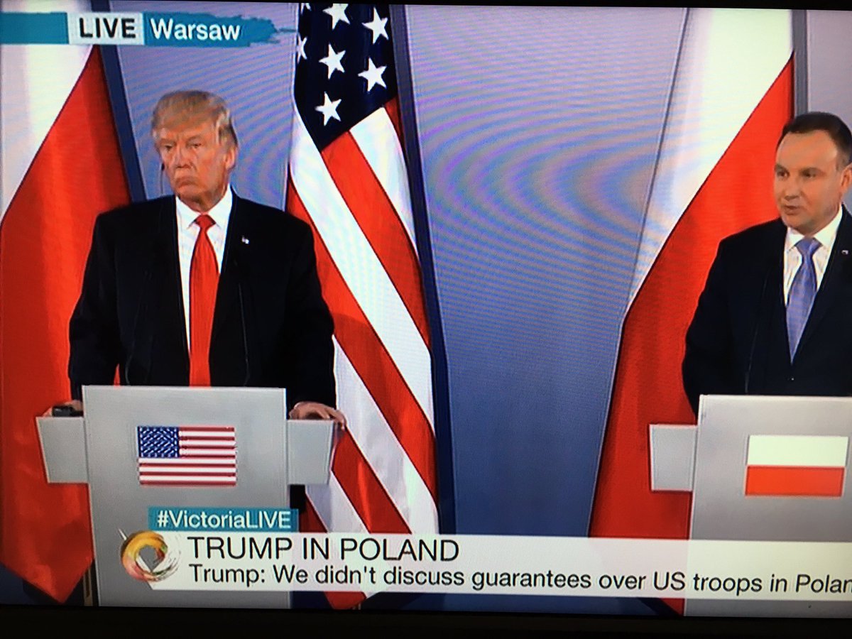 pressplaypres's tweet photo. Watch out when listening Live on screen. Avoid #RestingTrumpFace - no hint of smile like Polish Pres. @mchale_maria @maryrose @zef_zan https://t.co/4TnM4dXgo5