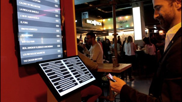 cramboEU's tweet photo. Sistema de turnos presencial, cámaras de reconocimiento facial y más con @cramboEU en @marketbarcelo. Regístrate! https://t.co/XyFgCwoDQd https://t.co/e7qDNE1w4x