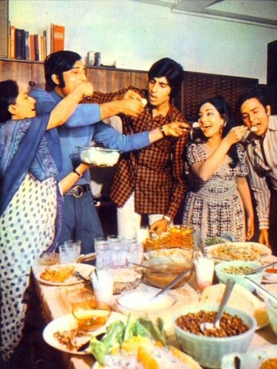VINOD MEHRA: FILM INDUSTRY REMEMBERS HIM ON 13th FEBRUARY. 78th BIRTH ANNIVERSARY 9 Movies N Memories on Twitter: "Celebrate #RasagolaDibasa like Jaya Bhaduri, Vinod Khanna, Amitabh Bachchan and Vinod Mehra! @R_Khanna https://t.co/w3BJtjwlyO" / Twitter