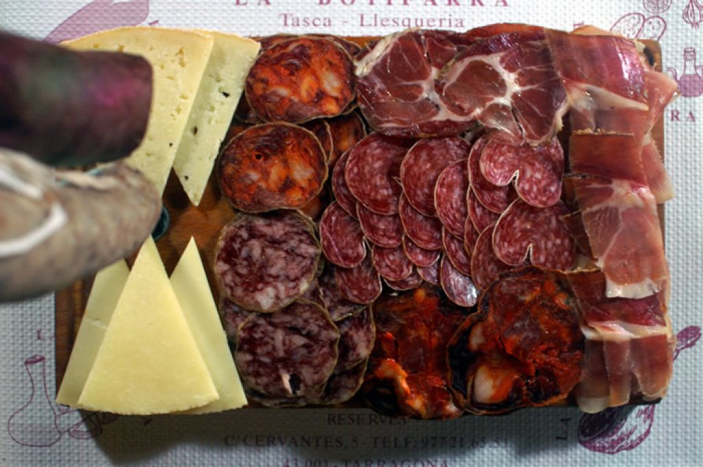 Disfruta del mejor #embutido y #quesos en el restaurante LA BOTIFARRA de #Tarragona #restauranterecomendado + info: goo.gl/r5671z
