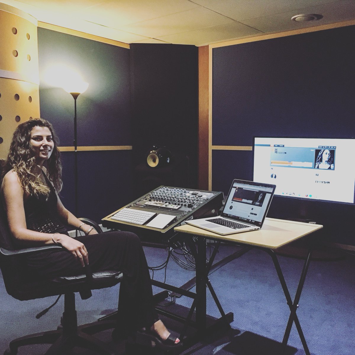 SAEAlumniUK's tweet photo. Great to welcome back former SAE EMP student @RebeccaGodfrey1 who is now signed to @PanPotOFFICIAL label @SecondStateNews #audio #alumni https://t.co/EG9WIuYygD