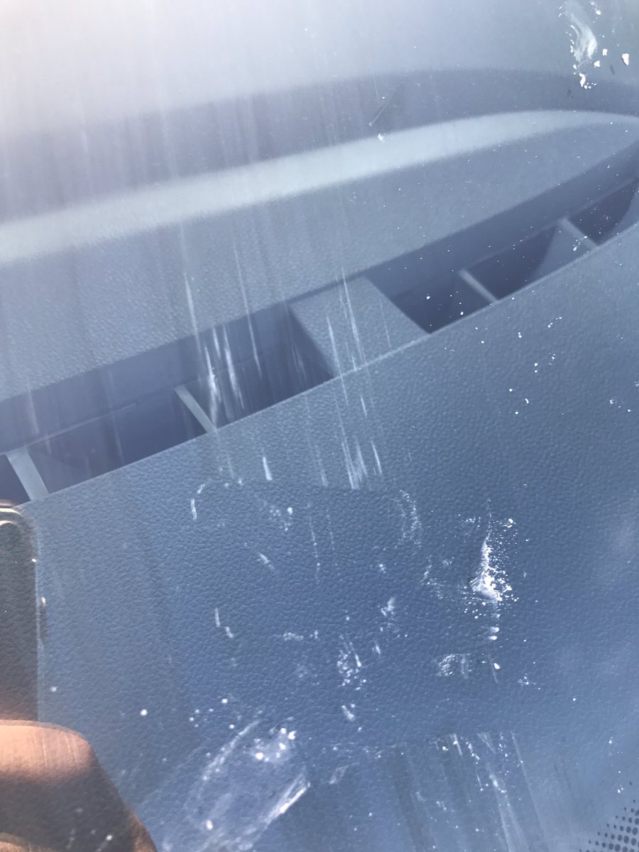 Mijn auto beschadigd door morsen beton op A2 bij knooppunt Holendrecht.Levensgevaarlijk! <a href="/Rijkswaterstaat/">Rijkswaterstaat</a> <a href="/BallastNedam/">Ballast Nedam</a> <a href="/heijmansnl/">Heijmans</a>