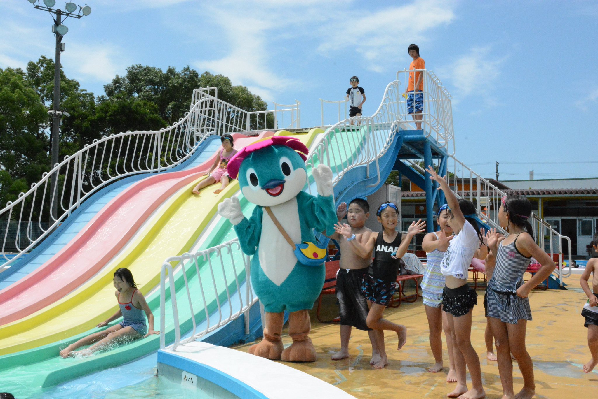 千葉県市原市 今月から八幡 姉崎 臨海プールがオープンしました 姉崎の流れるプールを始め 八幡では降雪イベントとして 真夏の プールで 雪 を体験 臨海プールでは未就学児を対象に水慣れ教室を開催するなど 楽しみ方は場所それぞれ 皆さまのご来場 千葉県市原市 今月から八幡 姉崎 臨海プールがオープンしました 姉崎の流れるプールを始め 八幡では降雪イベントとして 真夏の プールで 雪 を体験 臨海プールでは未就学児を対象に水慣れ教室を開催するなど 楽しみ方は場所それぞれ 皆さまのご来場