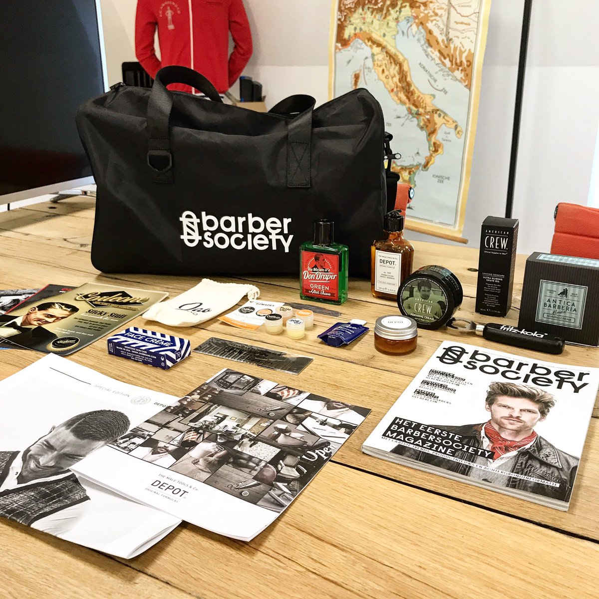shareforceone1's tweet photo. Beste #goodiebag voor mannen ooit! 💪🏼 Thanks @BSLive17! https://t.co/5Hyh1EJ7lt