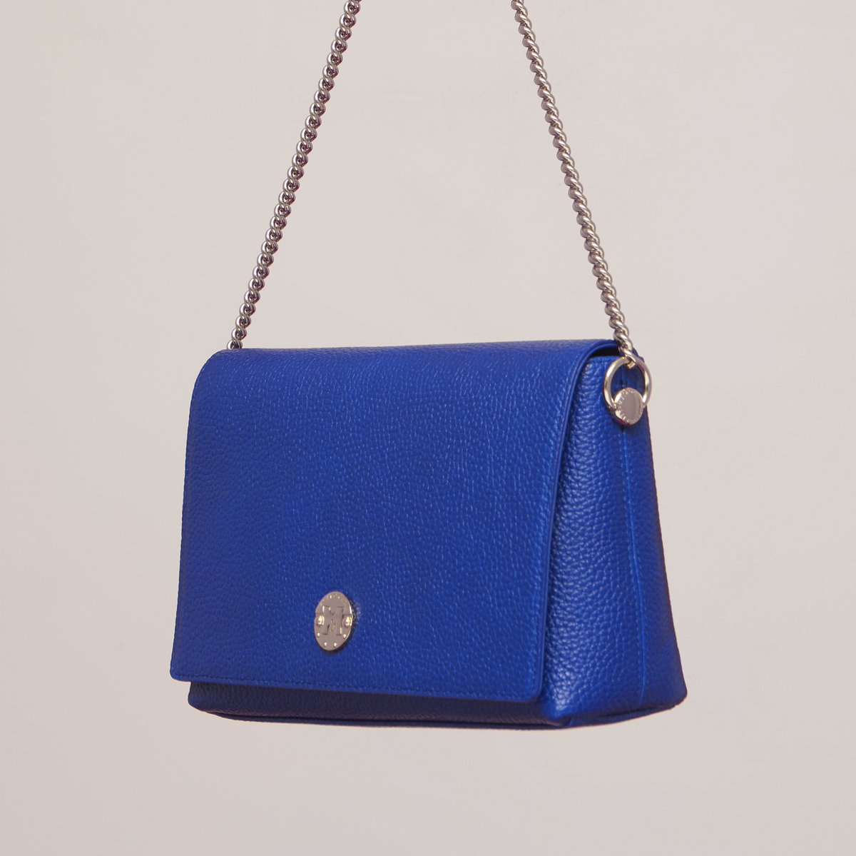 Metrocityusa's tweet photo. Just add cool blue
#METROCITY #METROCITYLOUNGE #METROCITYWORLD #anniv25 #fashion #italy #milano #viabrera #bag #blue #cool https://t.co/7Ao3PB0JfP