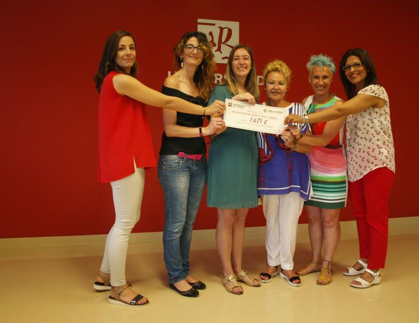 unirioja's tweet photo. Recuadados casi 2.000€ para @aeccLaRioja con  #MaratónSolidario ¡Gracias a todos! @AytoLogrono @uniriojaDeporte https://t.co/OjEKdXE5vV https://t.co/tHMtCb6ljo