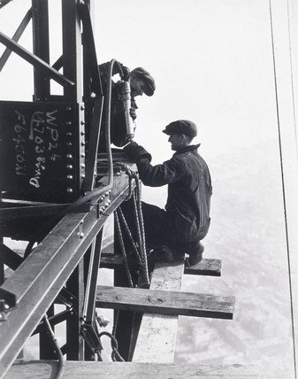 Riveting Gang, Empire State Building, 1933
#scaffolding #scaffold #scaffolders #tbt