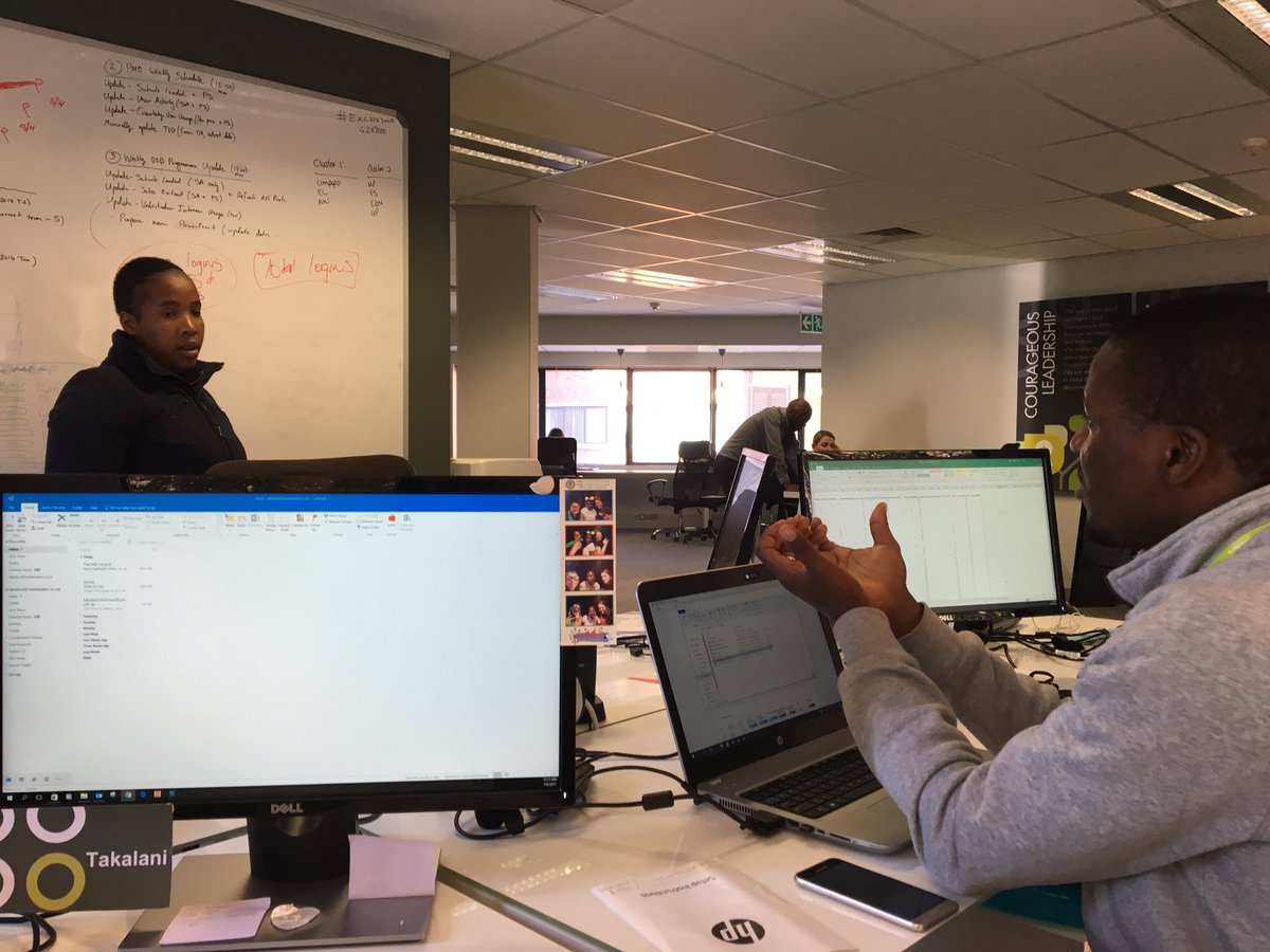 Takalani_Mul's tweet image. Analysts from the Analytics and Insights team @newleadersSA #DDD brainstorming #UserSegmentation #DataDrivenDistricts #Dashboard