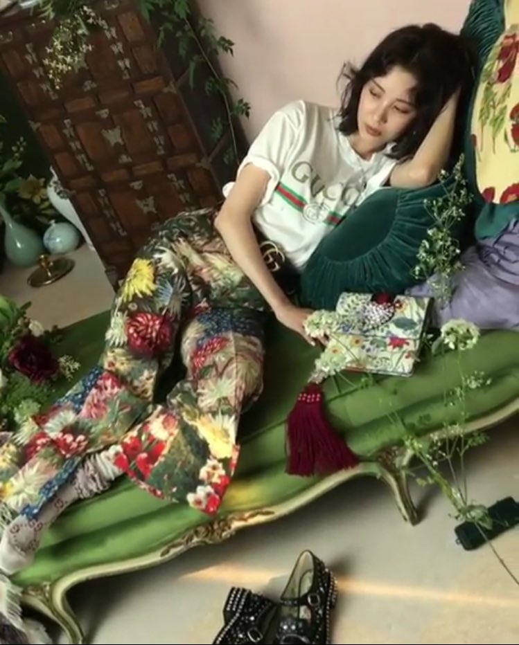 seohyunjpn's tweet photo. 雑誌 @wkorea インスタより
https://t.co/ZL6owqJ2pC
"今朝ライブで予告しましたよね? 今日は#Wソシデー! 8月号カバー飾る特別な主人公たちの撮影現場をこっそりと公開します #editor_gr"
楽しみですね😍😍 https://t.co/NqOn3z1vtK