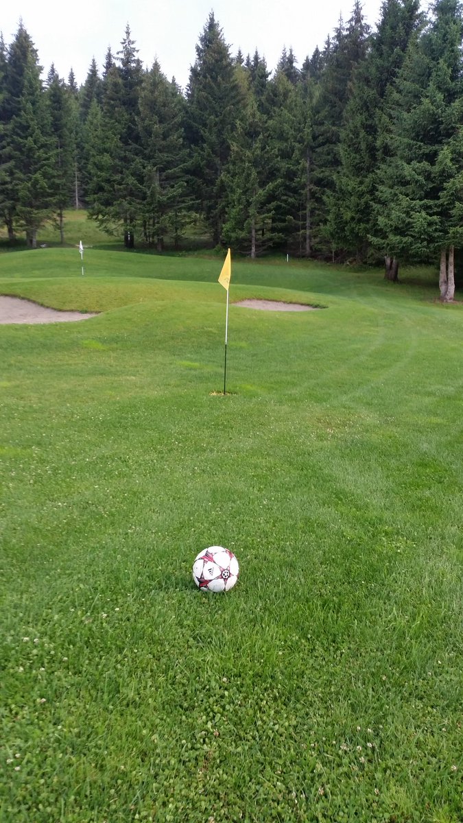 spiritogiusto's tweet photo. Mister si è dato al #FootGolf 
#GolfClubFolgaria 
#BarSport https://t.co/aw4DMPd3FY