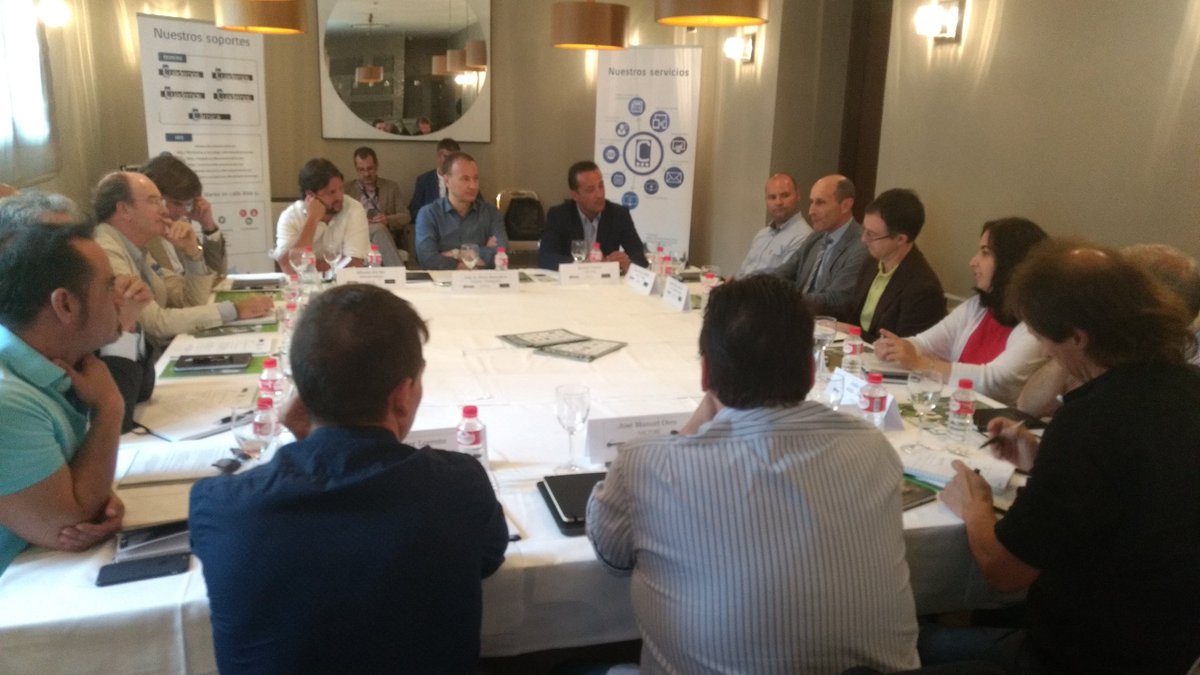 Rafael Sánchez de <a href="/IAF_Aragon/">IAF</a> : Hay que evolucionar a convertirse en empresas de soluciones de iluminación
#MesaRedondaIluminación #trilux