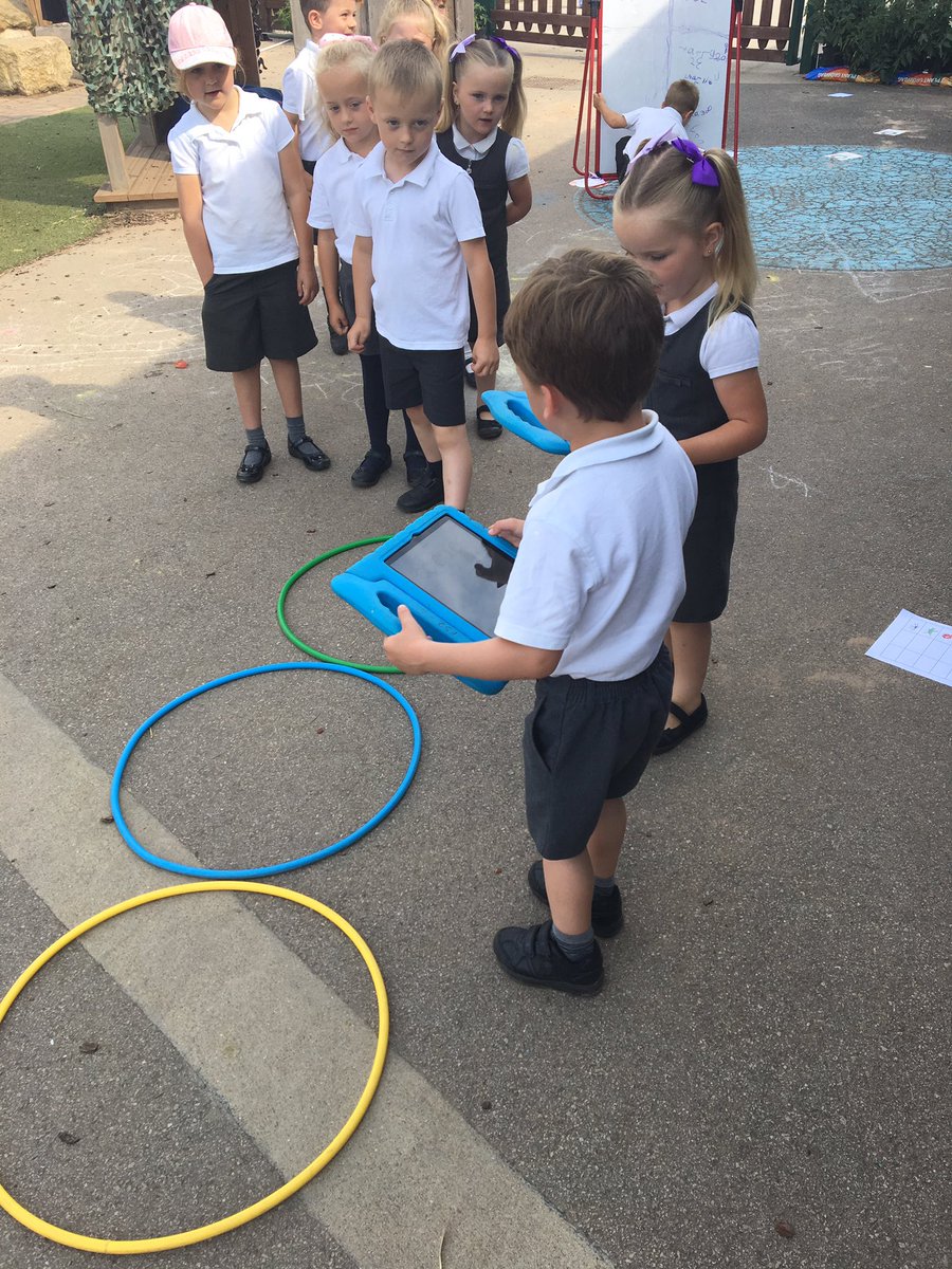Harts_fR2's tweet photo. FS1 Vs FS2 🏃🏃🏻‍♀️🏆#obstaclecourse #EYtalking @hartsholmeacad @FS1harts https://t.co/AvtkHrSZhz