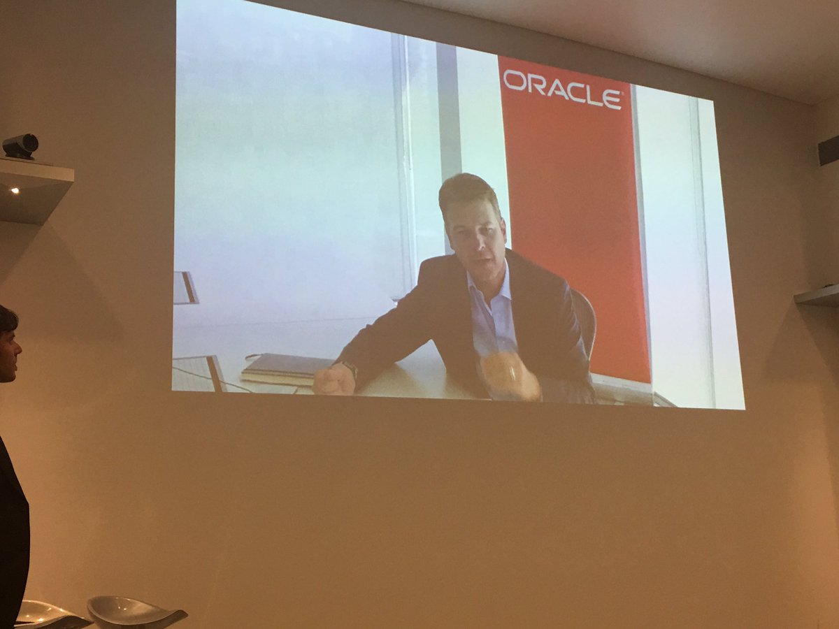 MarcoLorux's tweet photo. @fabiospoletini con #cloudevolutioncenter obiettivo colmare gap skill e linearità ruoli sul canale. #cloud Al servizio system integrator https://t.co/Ea63KZJR0p