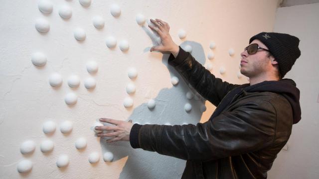 Met andere ogen kijken naar graffiti: zo kan het ook. Een mooi voorbeeld uit Frankrijk. Waar zou dit in jouw woonplaats passen? #braille