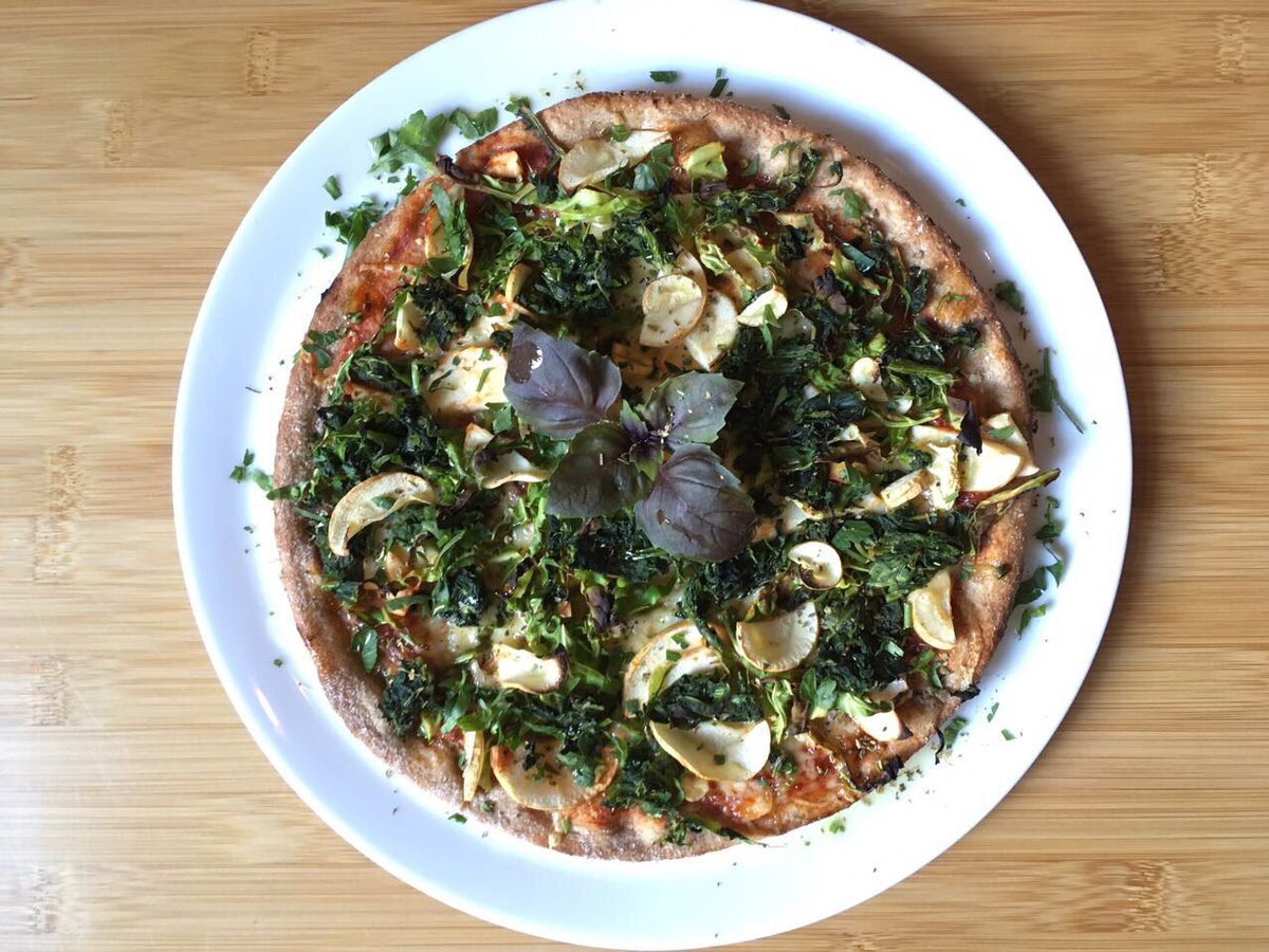 ZodiacPizza's tweet photo. Tagespizza "Waage" oder " Spinat-Wirsing-Pastinake-gr.Pfeffer" + Getränk = 10💶 #ZodiacPizza #ZodiacMunich https://t.co/4eHRp1Uz7K