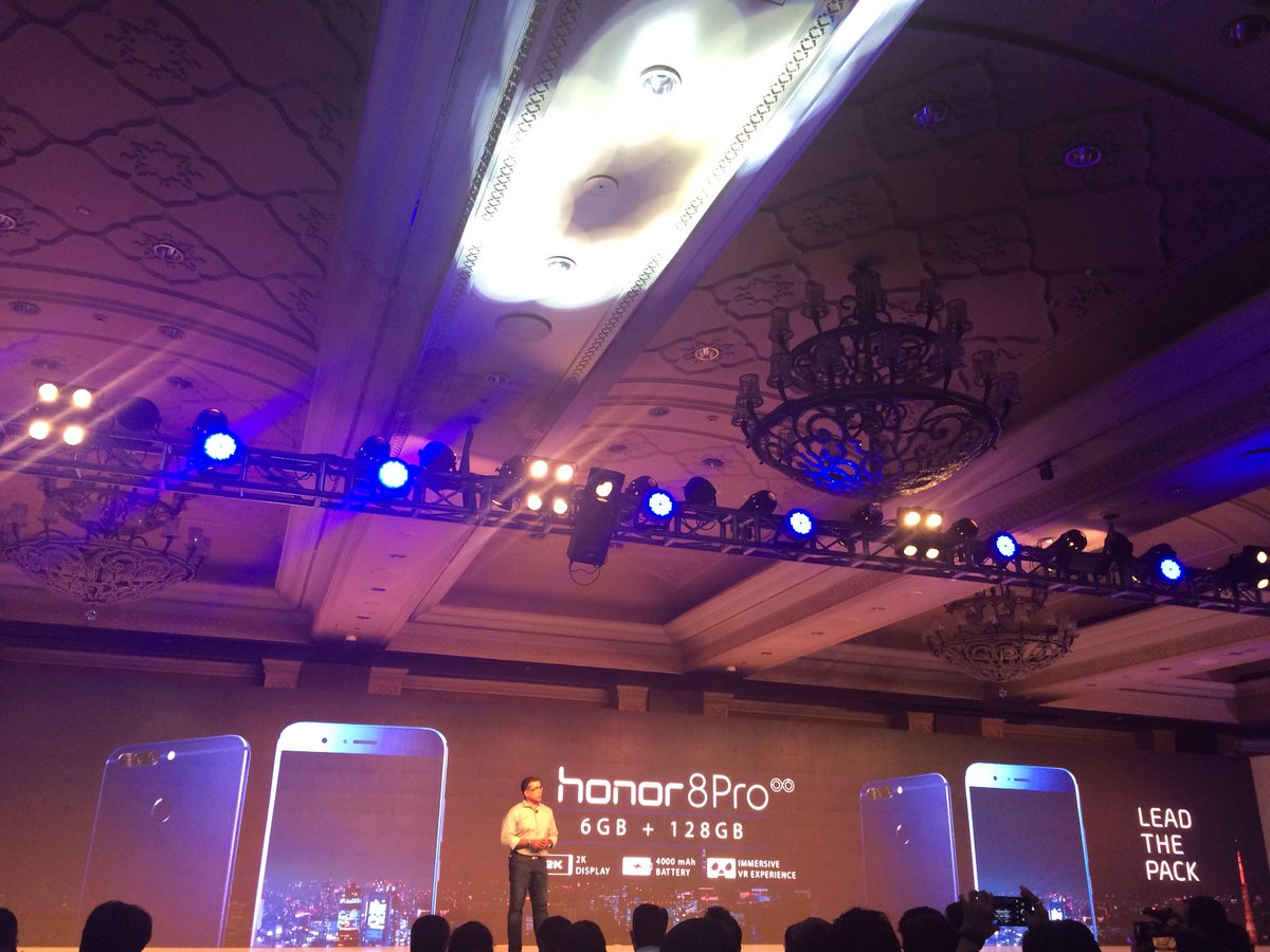 JustDelhiing's tweet photo. Amazing features it has!!#Honor8Pro @HiHonorIndia https://t.co/mUqD7blWqj
