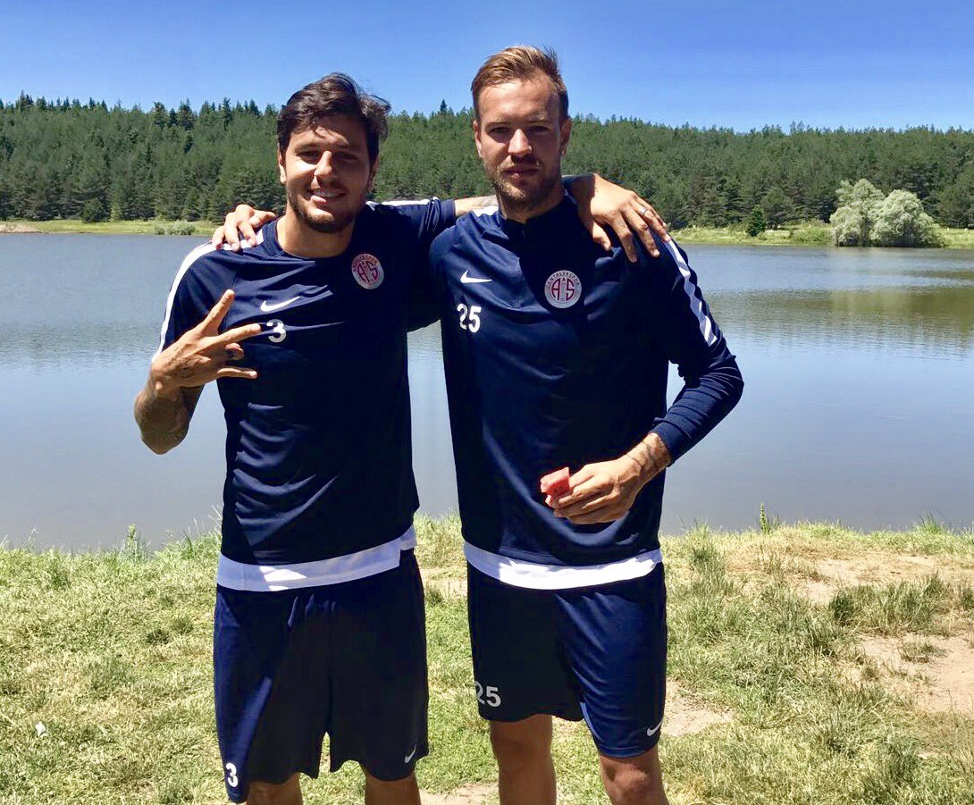 diegoangelo03's tweet photo. Brothers together again! 👊🏼 #D3 #RB25 https://t.co/MgHuauyhnI