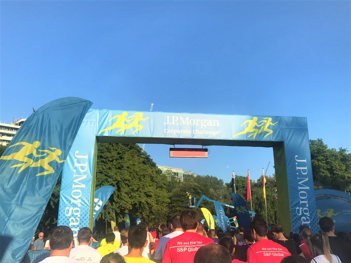 All geared up to run the #JPMCC last night. Congratulations to @limelightsports for hosting a fantastic event with wonderful hospitality. https://t.co/klKItIB8bq