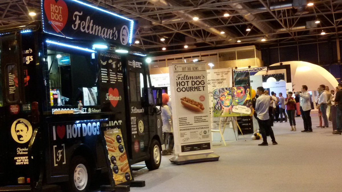 Feltmanshotdog's tweet photo. Seguimos en #eventodays con @ClubGourmetSF #feltmans #hotdogs #gourmet #streetfood #foodtruck https://t.co/kevuAnzsXo