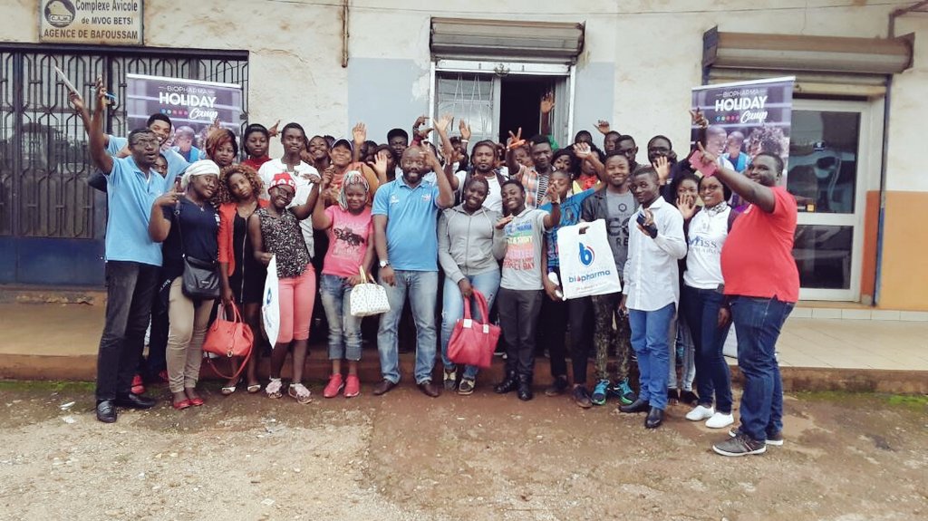 lab_biopharma's tweet photo. Du côté de #Bafoussam, le #BIOHC2017 se prépare de même ! Ici, les recrues lors d'une séance de formation préliminaire. #YouthProgram https://t.co/6OH6mC4k9l