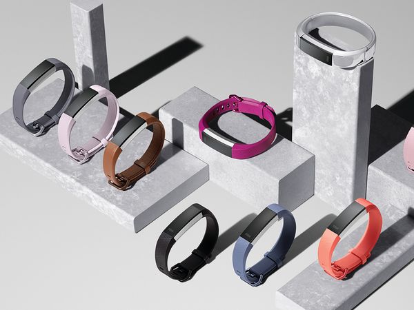 PopSci's tweet photo. How to choose the best fitness tracker for you https://t.co/utYHIyj3lO https://t.co/kpr6xWe3qb