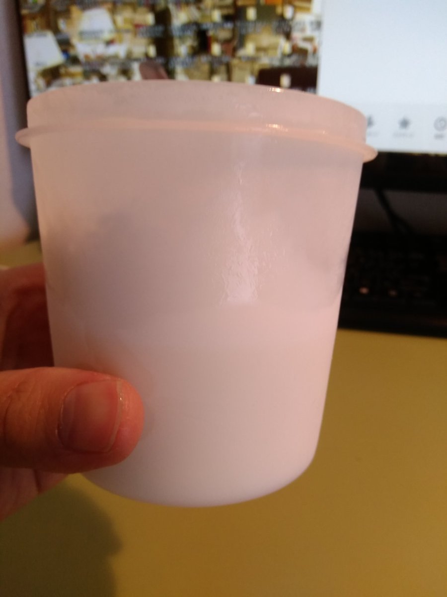 ちゃつね ハードオフの入り Auf Twitter 業務スーパーでバニラソフトなる物を購入 ようは食べ放題にあるソフトクリームの原液 ポリ容器に入れてシェイクした後に冷凍したが 二層に分離して上がシャリシャリ 下がガチガチに もう少し工夫が必要だな 料理