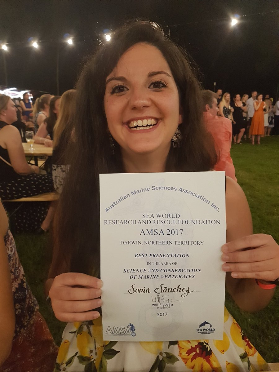 CavalloDelMare's tweet photo. Check this girl out! Winner of the @SeaWorld prize 4 Science &amp; Conservation of a marine vertebrate. Legend! #AMSA2017 #penguins #womeninSTEM https://t.co/Ij7yD4WWq9