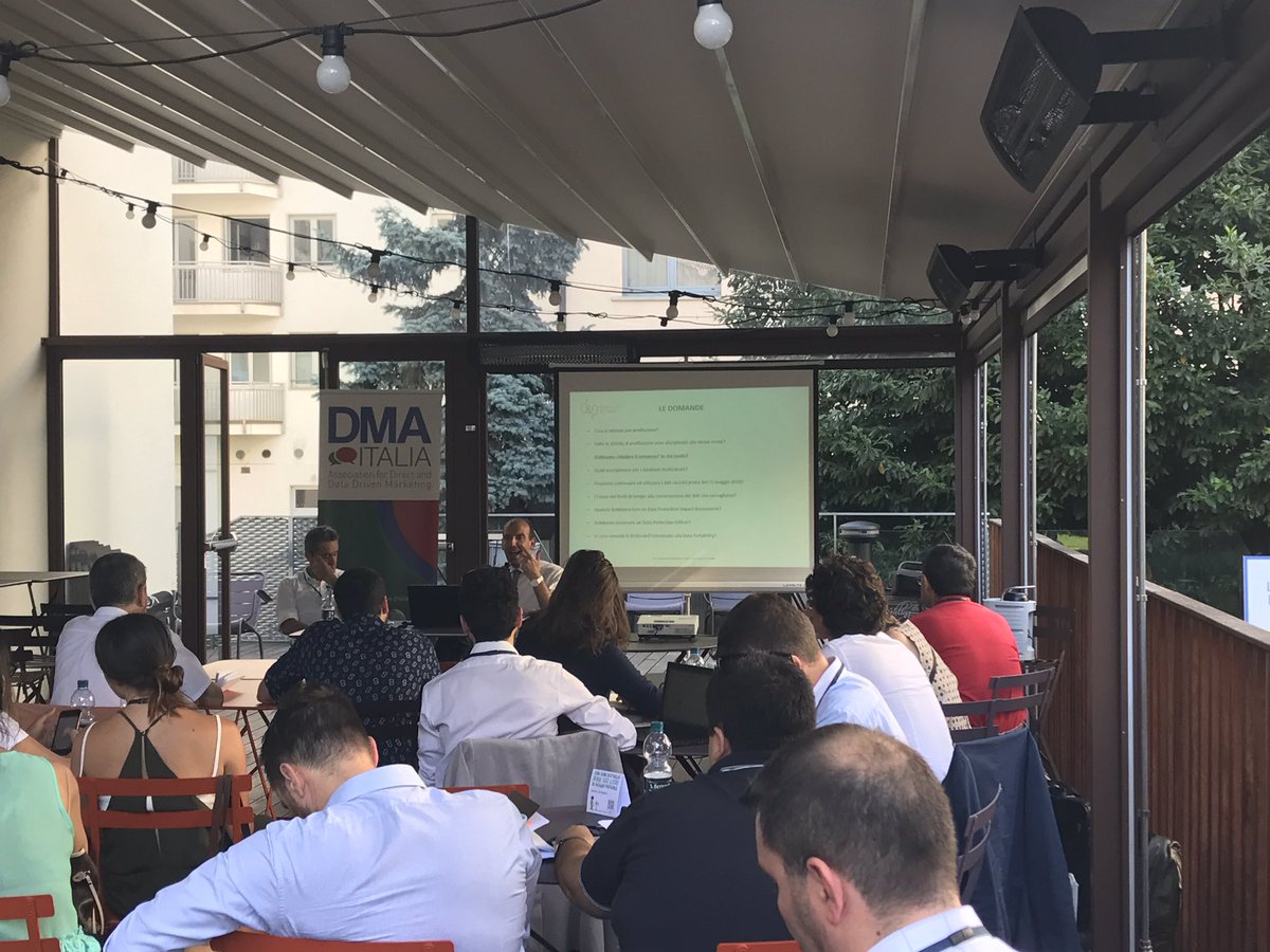 alexxxxio's tweet photo. Oggi con @soc_rep, seguiamo i #dmaawards17 #socialreporters #CU30 #Dmond https://t.co/dho5GBy4d9