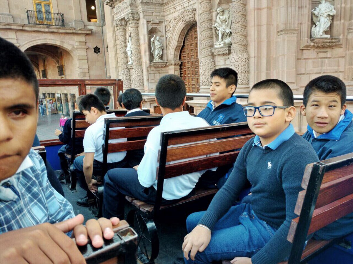 ipacidevi's tweet photo. Semana Cultural en nuestro Instituto. Llevamos a nuestros alumnos a un bonito paseo en turibus. #IPACIDEVI #SLP #SemanaCultural https://t.co/DIqcifEkG7