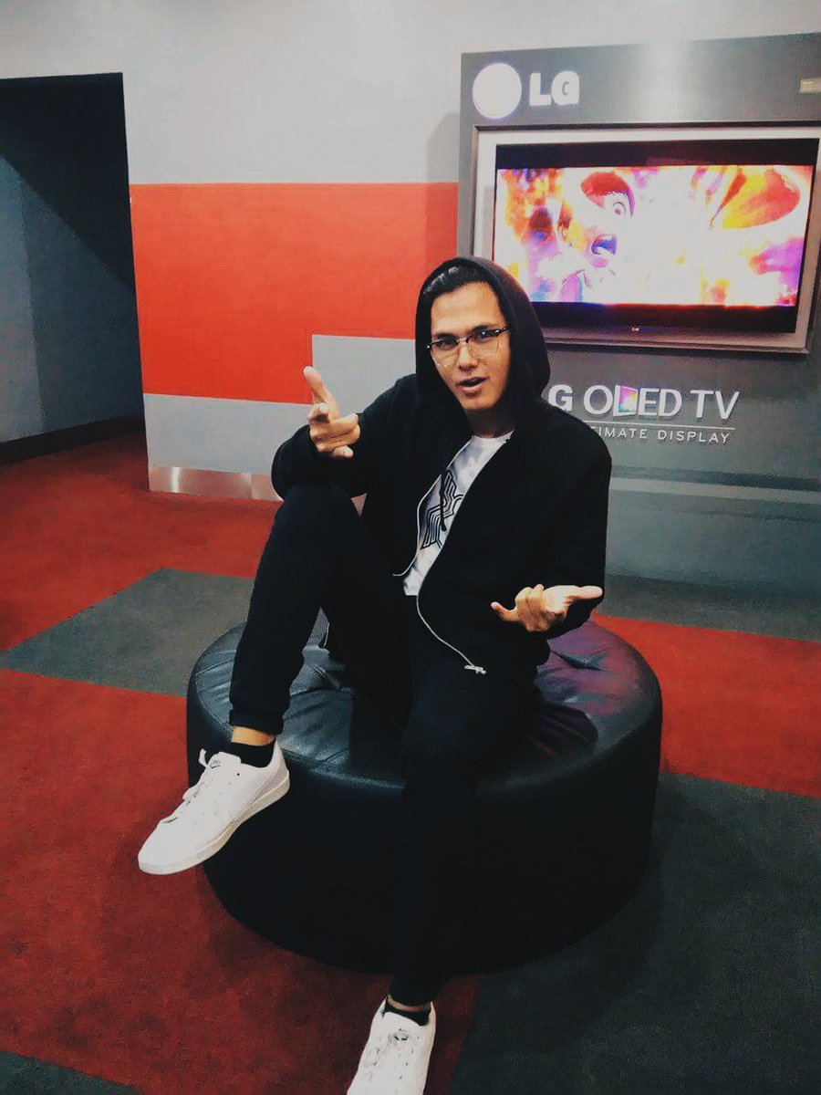 khelpuma's tweet image. After three years of waiting FINALLY!!! 😭😍☺ 
#Spidermanhomecomingph
#spidermanhomecoming
#IMAXSpideytime
@TomHolland1996  @IMAX_SMCinema