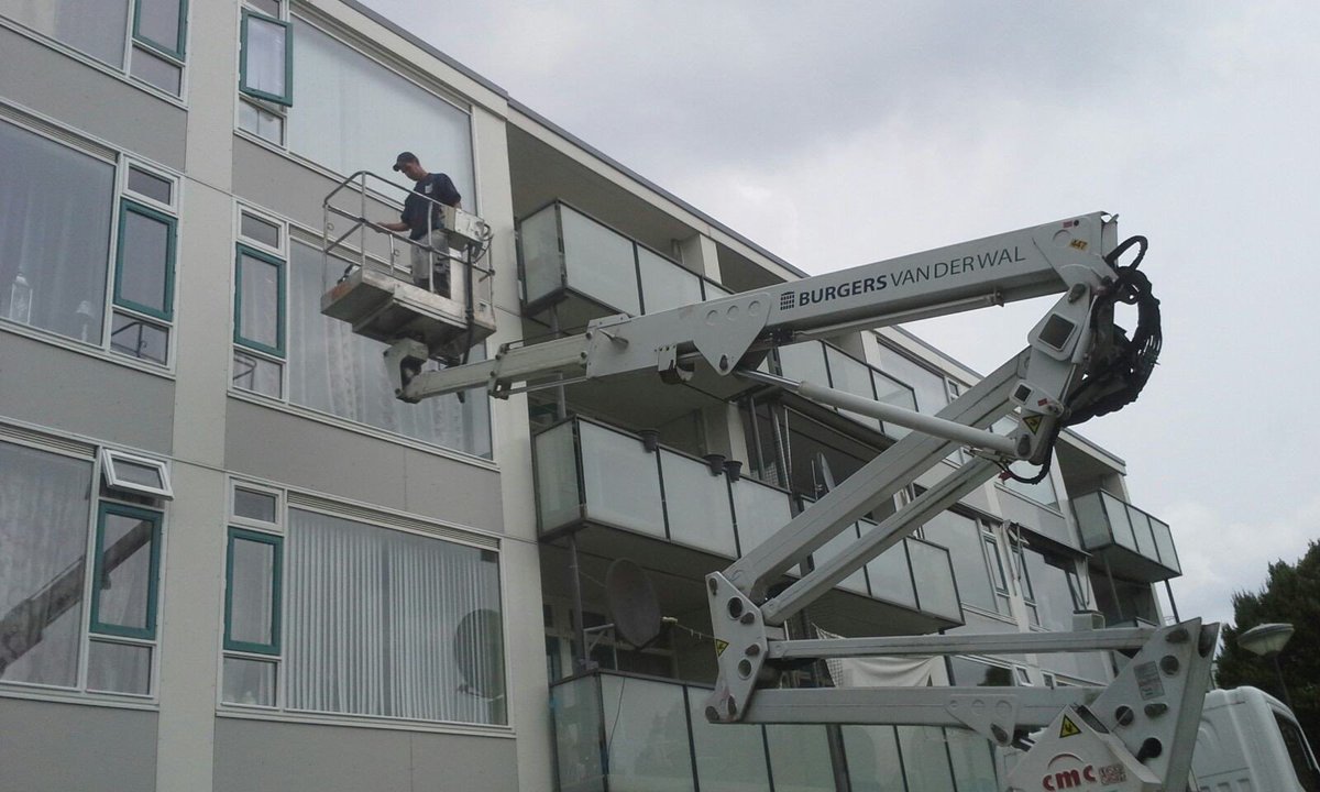 BvdWD's tweet image. Planmatig onderhoud aan 162 woningen in Veenendaal. De vaklieden van Burgers van der Wal leveren weer een mooi stukje werk.