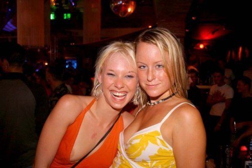 SexcamFapp's tweet photo. #nippleslips &amp; #upskirts https://t.co/8k0puUaor1