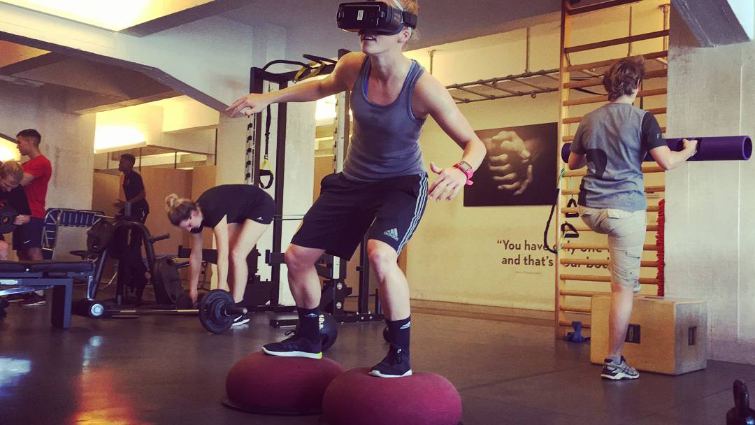 movetocure's tweet photo. We're partnering with @SamsungBelgie to train body and mind. Samsung Gear VR gives a new virtual dimension to rehabilitation. #movetocure https://t.co/nEQVIL83UI