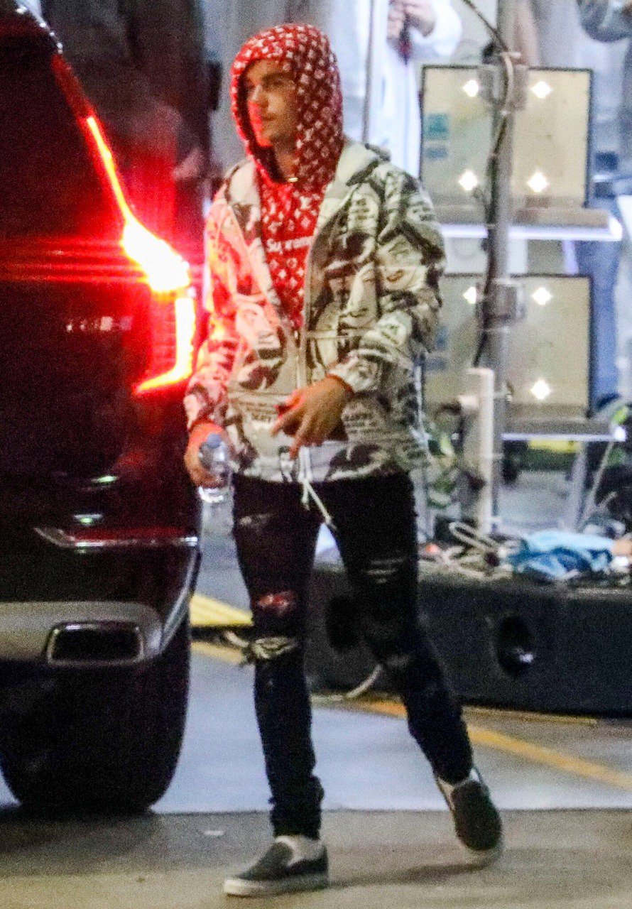 Bieber Clothing on X: Justin in Malibu (February 27) wearing a SUPREME  jersey and t-shirt, AMIRI jeans, VANS shoes and a CARTIER watch.   / X