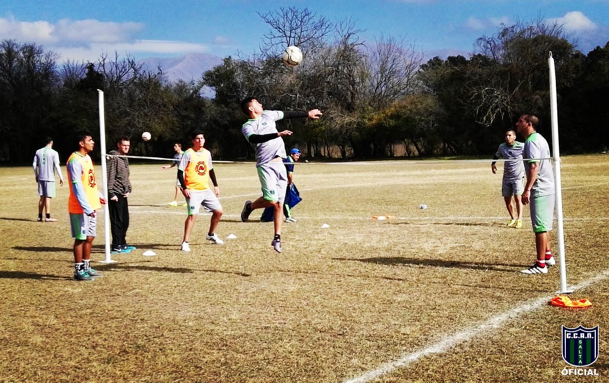 #Futbol ⚽ Mañana distendida con fútbol informal y fútbol-tenis, a la espera del debut ante #Mitre. #FederalB 🏆 #VamosCamion 💪💪